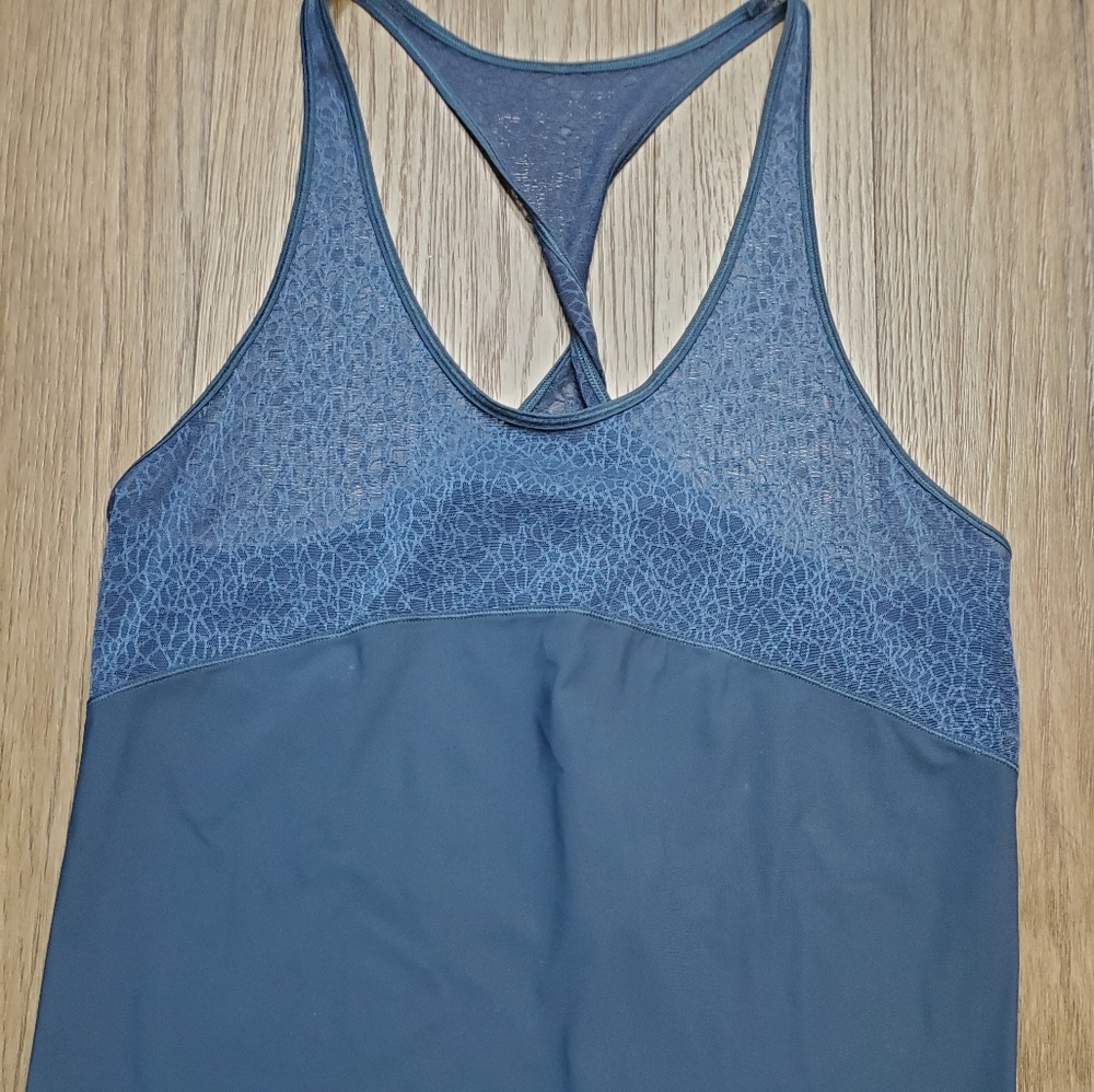 Lululemon active tank, twist back